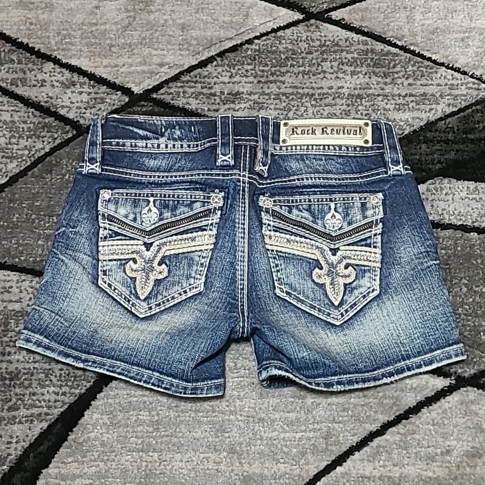ROCK REVIVAL LAM EMBROIDERED DISTRESSED ZIPPER ACCENTS DENIM JEAN SHORTS